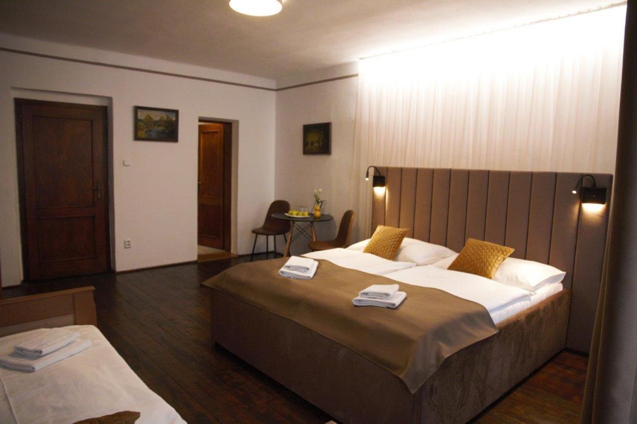 Hotel Svambersky Dum เชสกี้ครุมลอฟ ภายนอก รูปภาพ