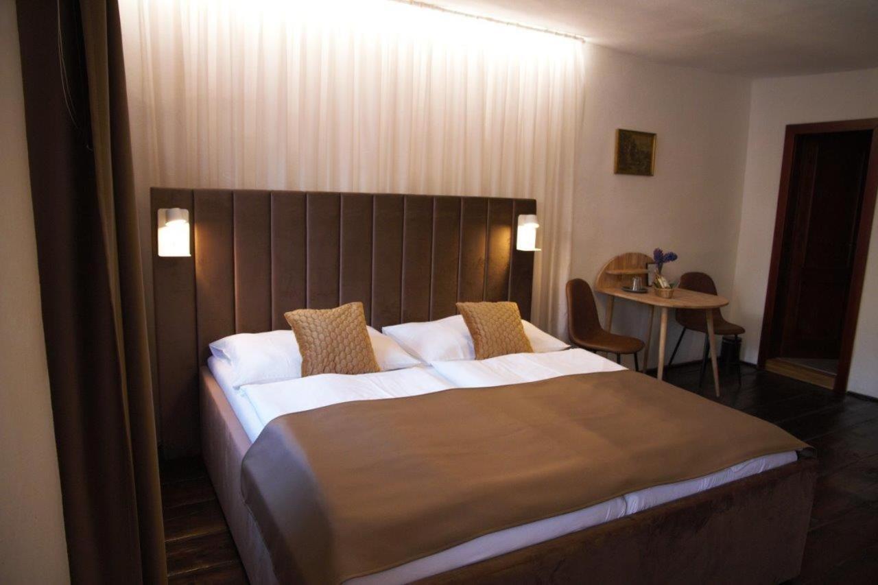 Hotel Svambersky Dum เชสกี้ครุมลอฟ ภายนอก รูปภาพ