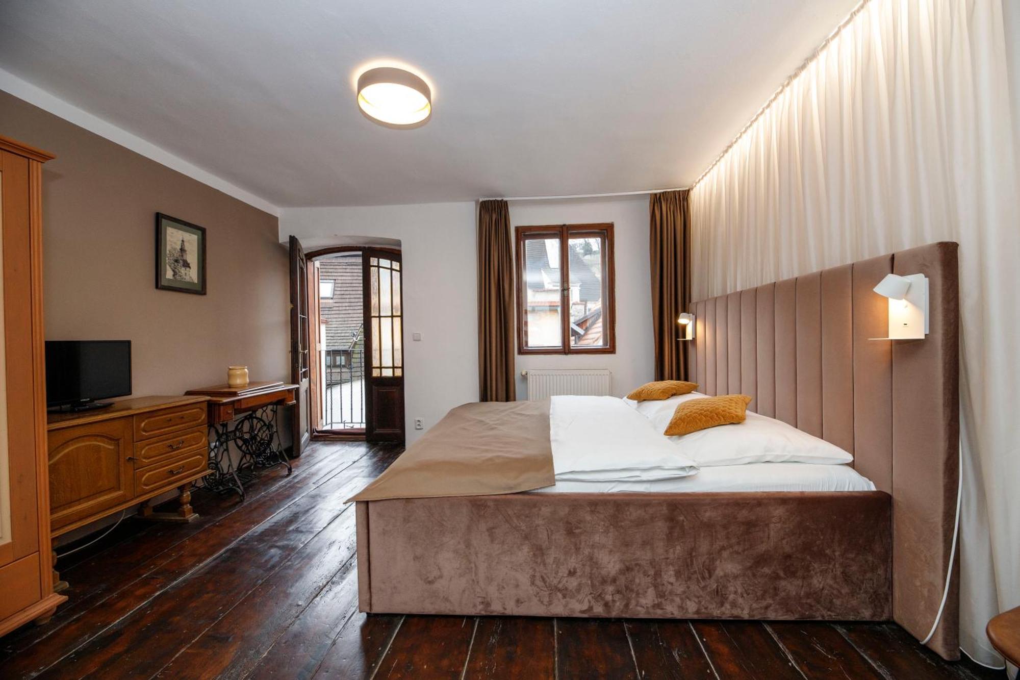 Hotel Svambersky Dum เชสกี้ครุมลอฟ ภายนอก รูปภาพ
