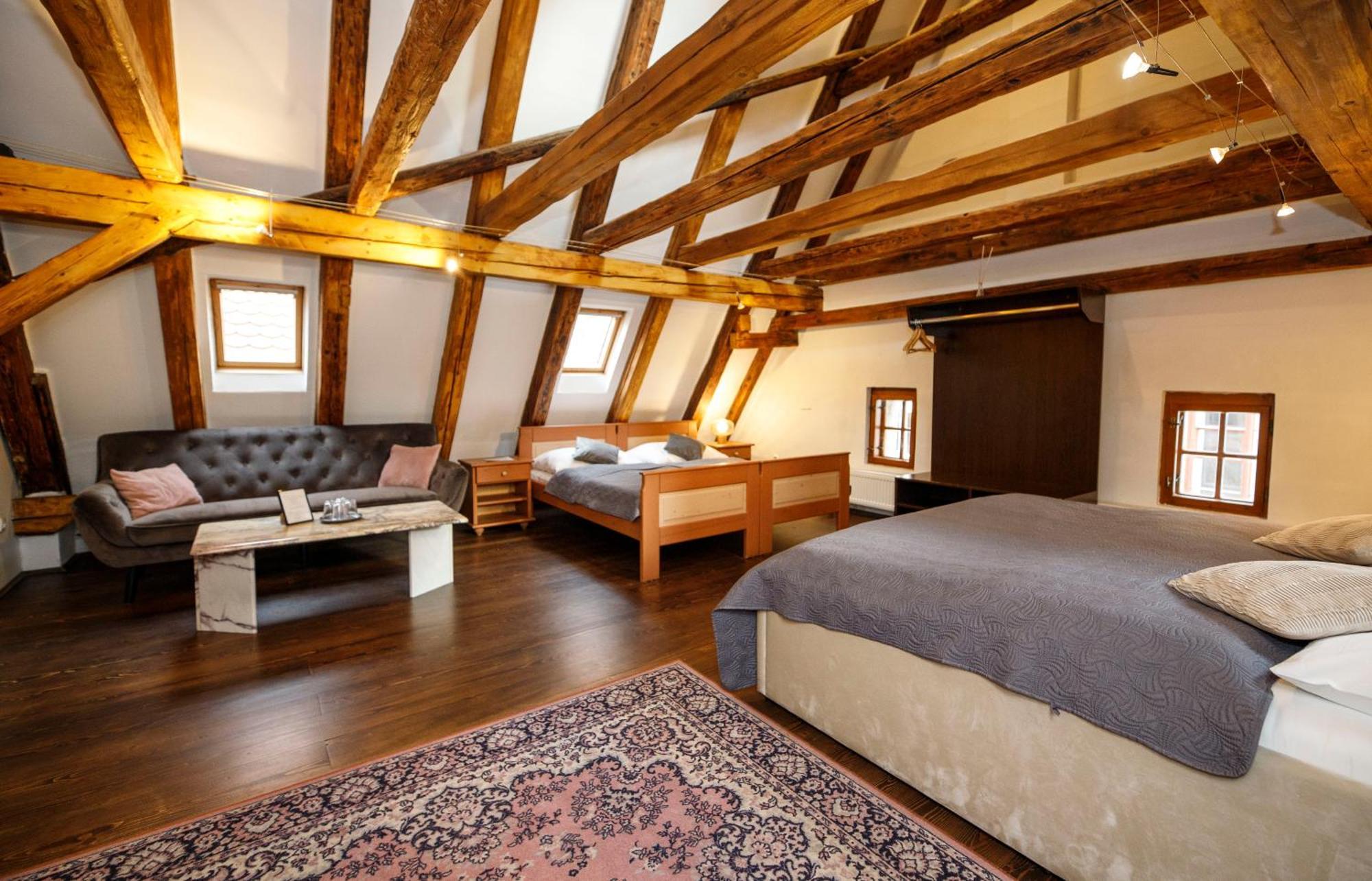 Hotel Svambersky Dum เชสกี้ครุมลอฟ ภายนอก รูปภาพ